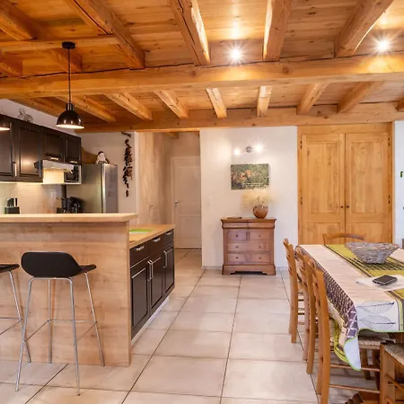 Casa de Férias De La Cascade 6/8 Pers à Rûnes Le Pont-de-Montvert