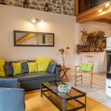 Casa de Férias De La Cascade 6/8 Pers à Rûnes