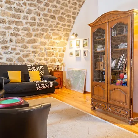 Casa de Férias De La Cascade 6/8 Pers à Rûnes *