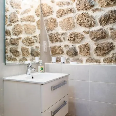 Casa de Férias De La Cascade 6/8 Pers à Rûnes